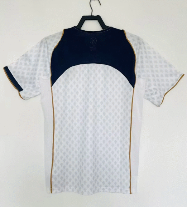 2004 Portugal away - Image 2