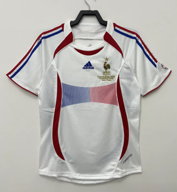 06 France away