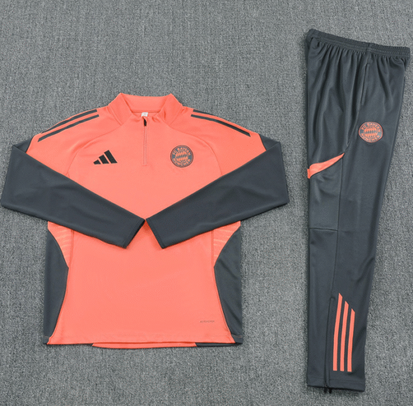 2526 Bayern Orange