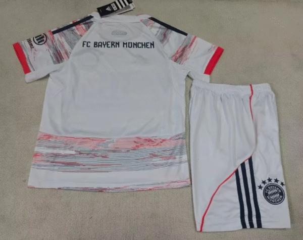 25-26 Bayern away - Image 2