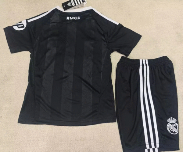 25-26 Real Madrid Black Goalkeeper - Image 2