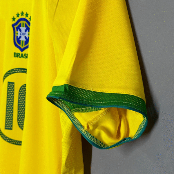 2004 Brazil home Ronaldinho football uniform No. 10 Ronaldinho retro short-sleeved jersey - Image 4