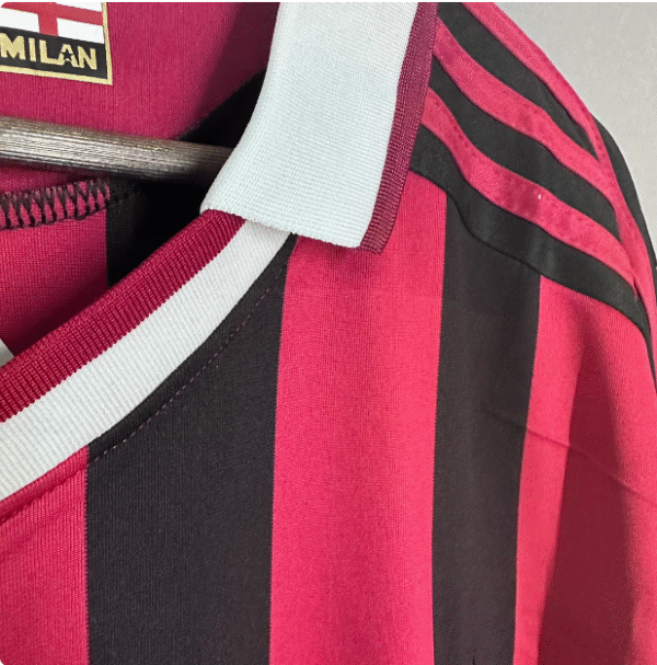 09-10AC Milan home football jersey Kaka No. 22 Beckham No. 32 long-sleeved retro jersey - Image 5