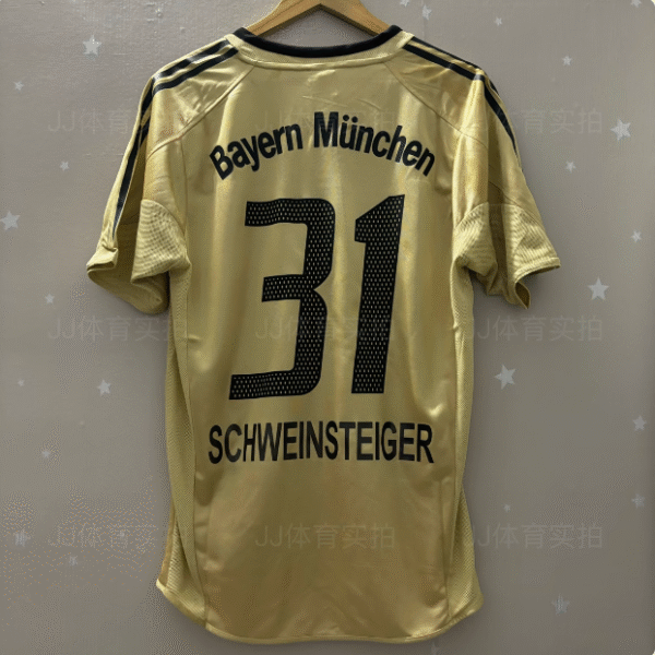 04-05 Bayern away golden No. 13 Ballack No. 1 Kahn No. 31 Schweinsteiger retro jersey