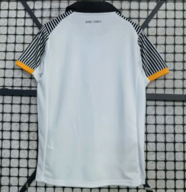 2526 Derby County Home - Image 2