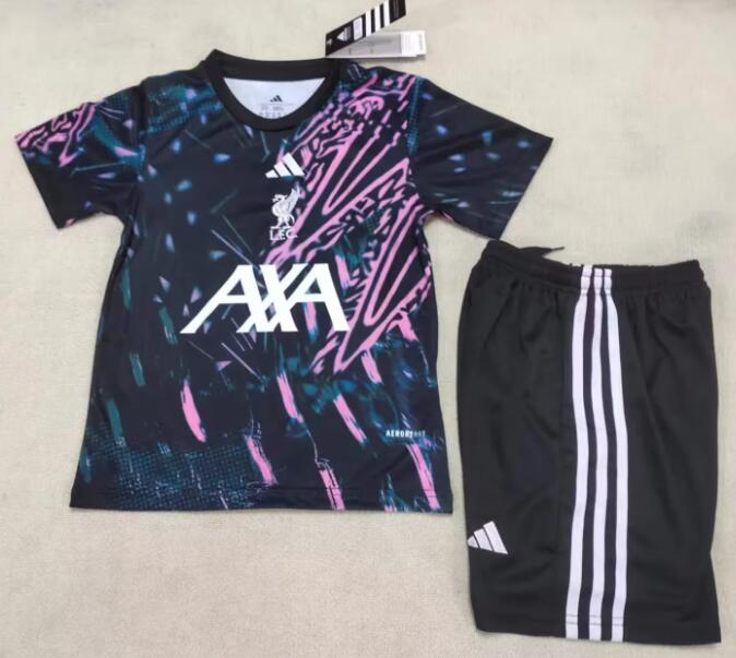 Liverpool's pre-match training kit for 25-26