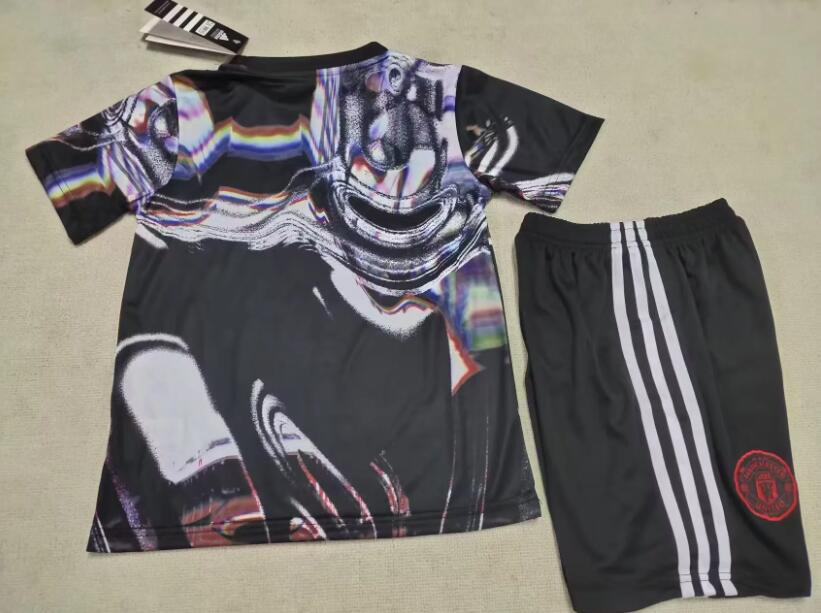 Manchester United training kit, 26-27 - Image 2